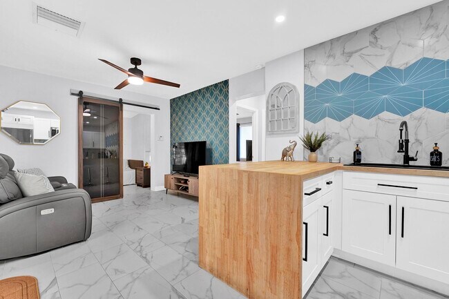 Primary Photo - 2440 SW 19th Ave