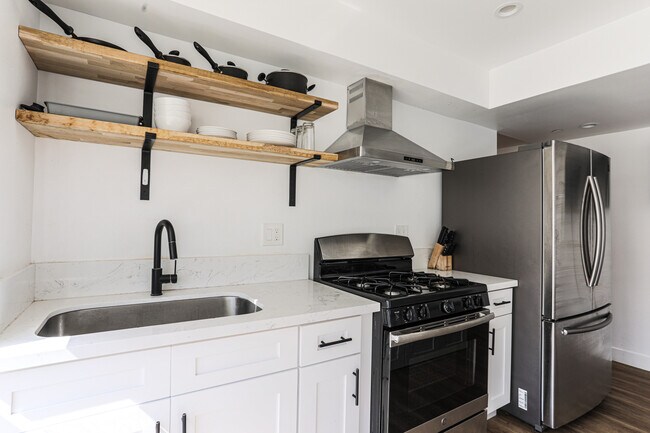 shared kitchen - 1603 W 35th St