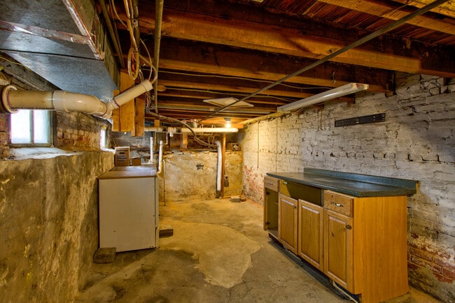 Building Photo - 1115 Frances Ave