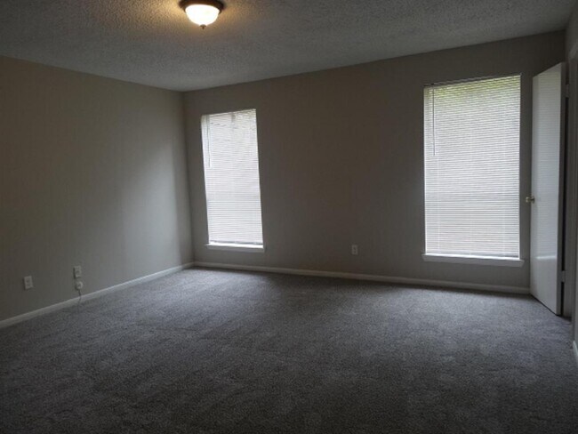 Building Photo - 15521 Weldon Dr
