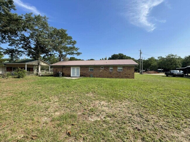 Building Photo - Charming new rental and ready for move in!