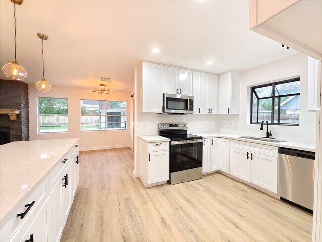 Building Photo - 4106 Clovernook Ln