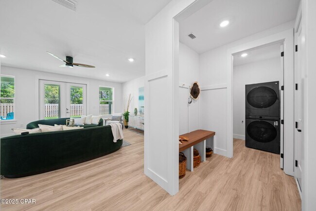 Building Photo - 145 Manistee Dr