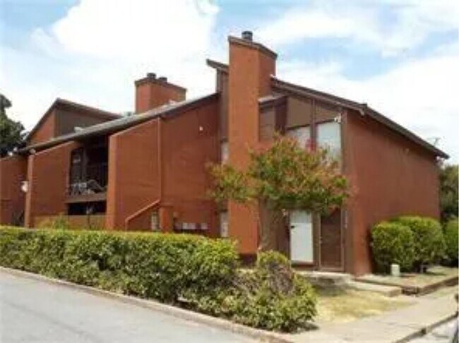Building Photo - 7152 Fair Oaks Ave