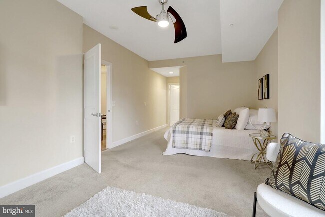 Building Photo - 3650 S Glebe Rd