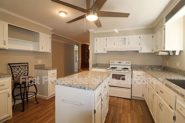 Building Photo - 1148 Southwood Dr