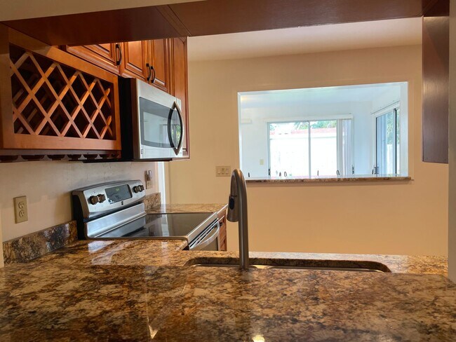Building Photo - Easy Living in Palm Beach Gardens—Minutes ...