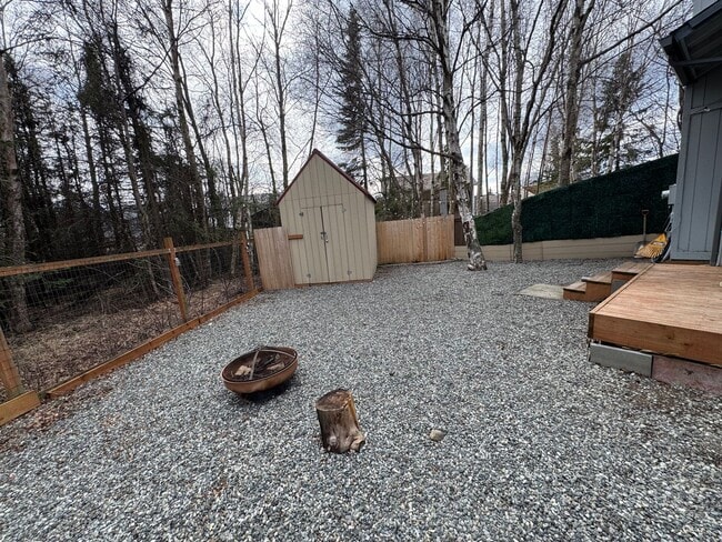 Building Photo - Southside townhouse with 2 car garage