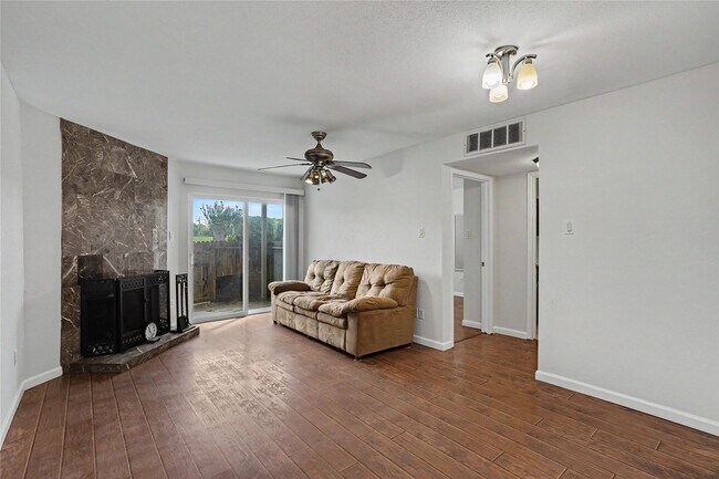 Building Photo - 18800 Egret Bay Blvd