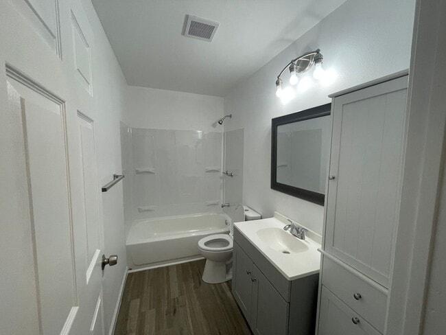 Building Photo - Pleasant 2-Bedroom, 1-Bath Duplex for Rent – Updated and Move-In Ready!