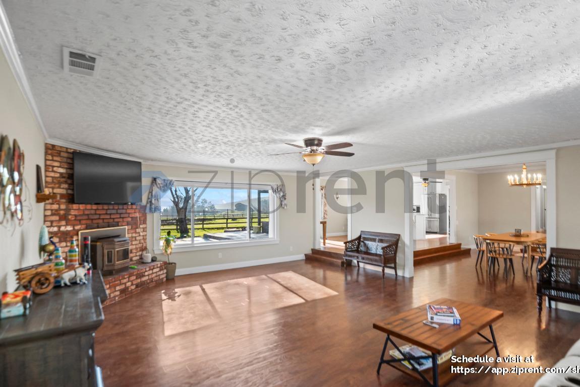 Building Photo - 3966 Dyer Rd