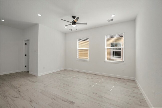 Building Photo - 1078 St Clair St