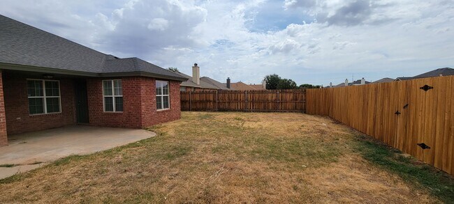 Building Photo - Spacious 4/2/2 in Frenship