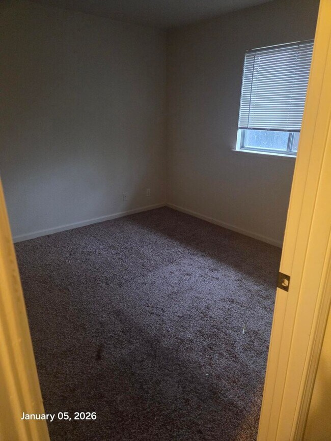 Building Photo - Great unit in a great neighborhood