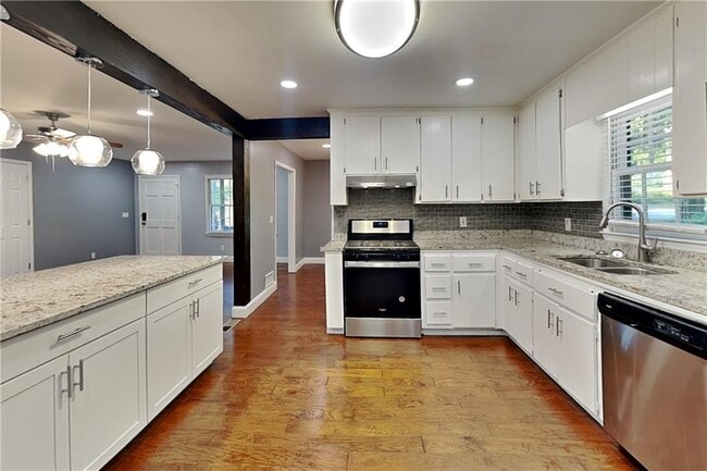 Building Photo - 281 Sumter Dr NE