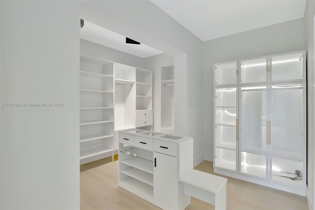 Building Photo - 1720 SW 23rd Ave