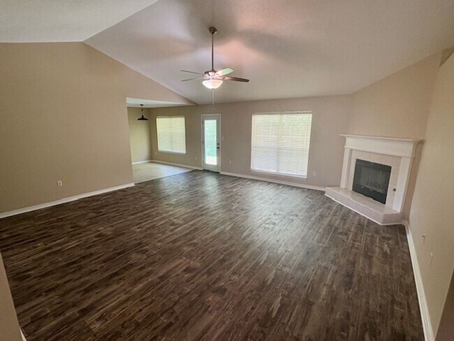 Building Photo - Indian Woods Home with a Cozy Fireplace & Stainless Steel Appliances!