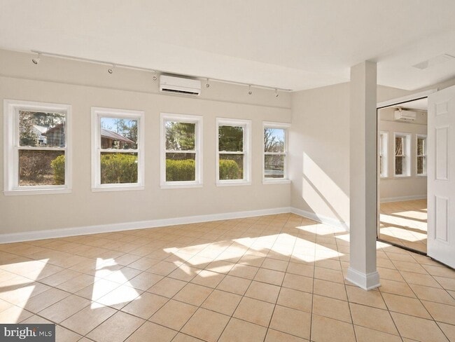 Building Photo - 326 Walker Rd