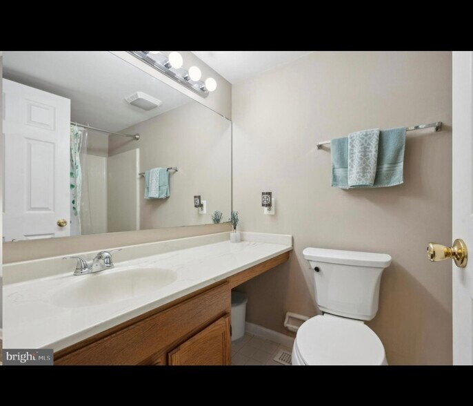 Building Photo - 338 Cashel Ct