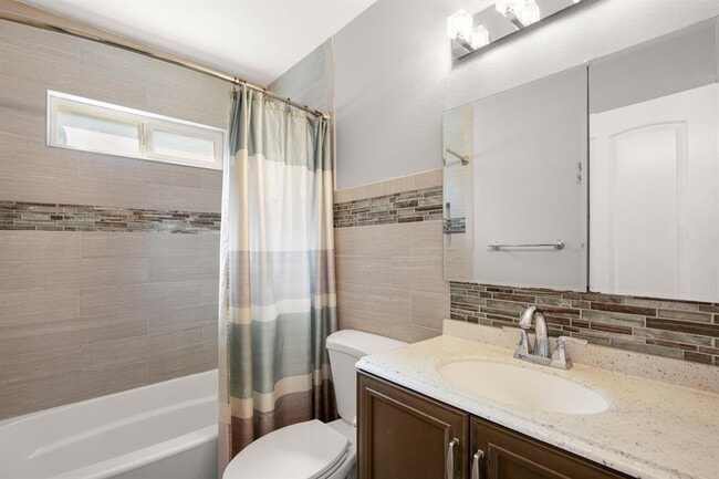 Building Photo - 2401 Stone River Dr