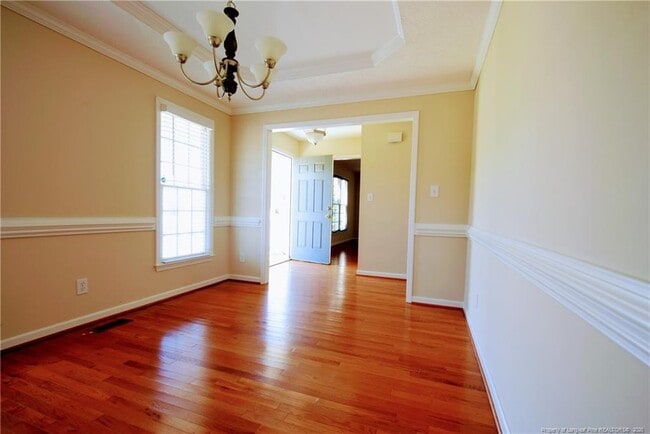 Building Photo - 328 Roundtree Dr