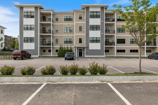 Building Photo - 65 Pointe Pl
