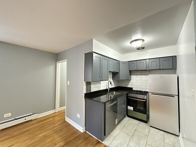 Building Photo - 1515 W Morse Ave