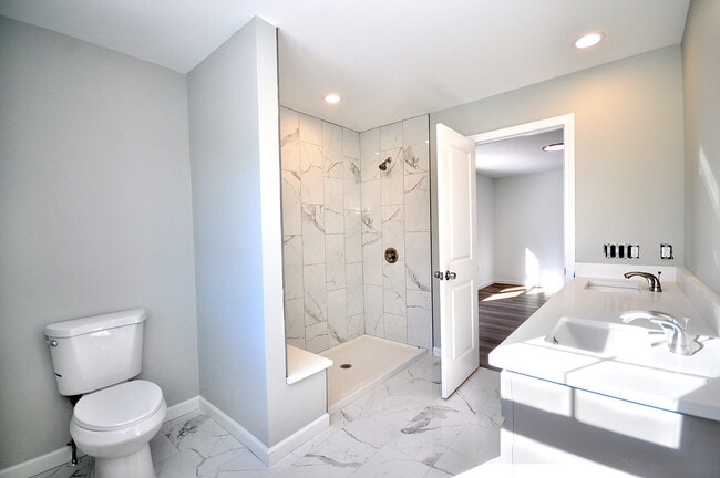 Building Photo - 309 Main St