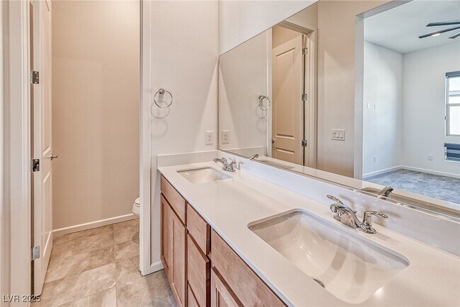 Building Photo - 643 Grey Saker St