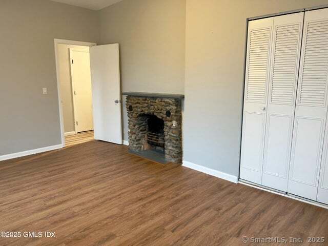 Building Photo - 300-302 Soundview Ave