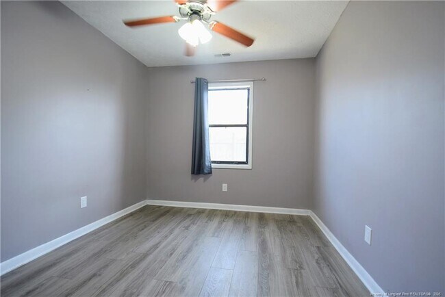 Building Photo - 733 Mosswood Ln