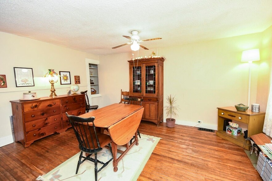 Building Photo - 18 Bridge St