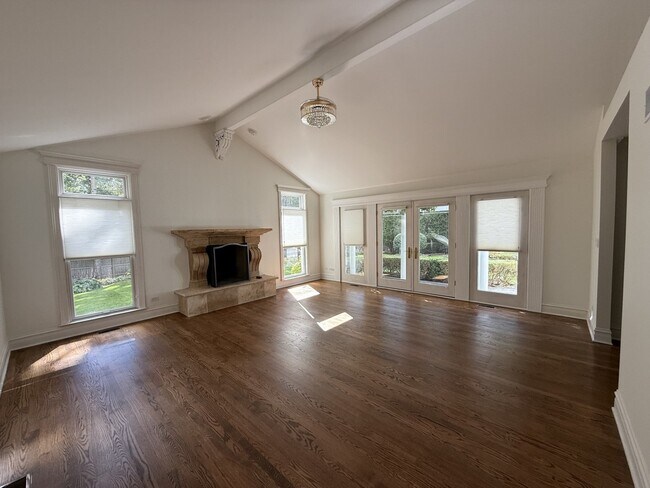 Building Photo - 687 Linden Ave