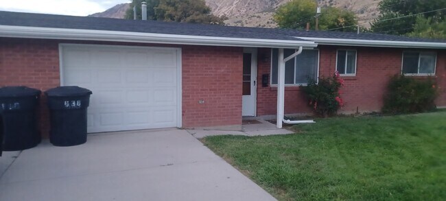 Building Photo - 638 N 400 E