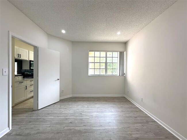 Building Photo - 641 Cypress Lake Blvd