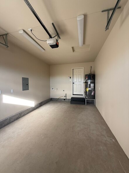 Building Photo - 1660 Ascent Pl