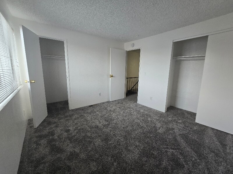 Building Photo - 1412 E 9th St