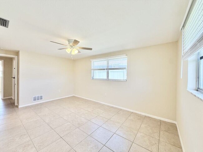 Building Photo - 8026 Brighton Dr