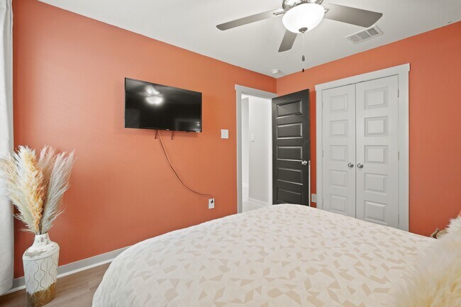 Building Photo - 1511 Maple Rdg Dr