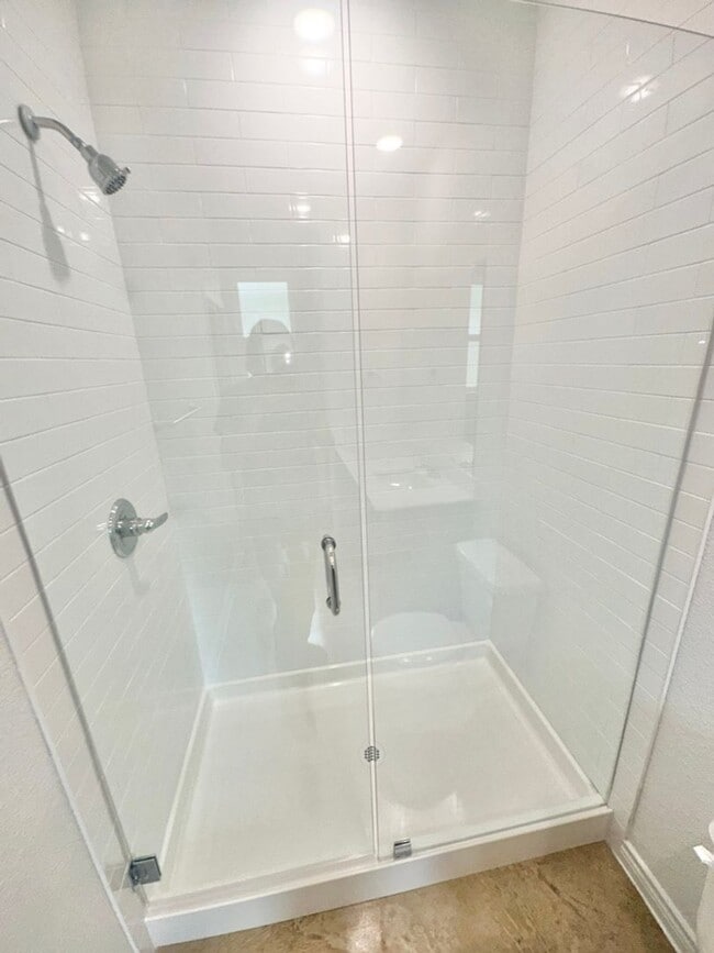 Building Photo - AVAILABLE NOW! - FIRST MONTH FREE