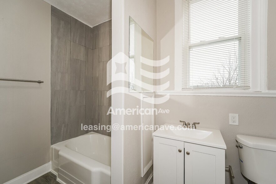 Building Photo - 207 W 29th St