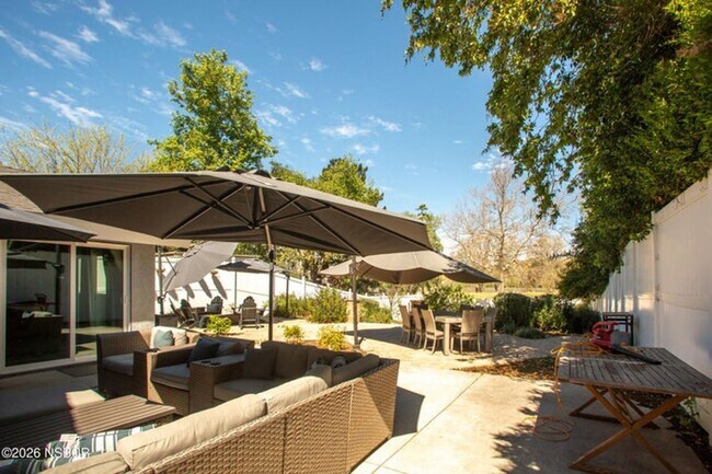Building Photo - Beautiful Wine Country Home