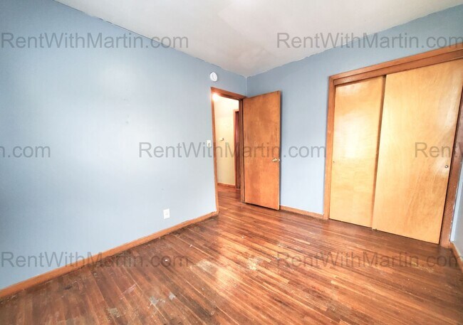 Building Photo - 736 Sherman Ave