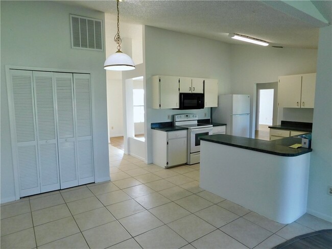 Building Photo - 873 Barber St