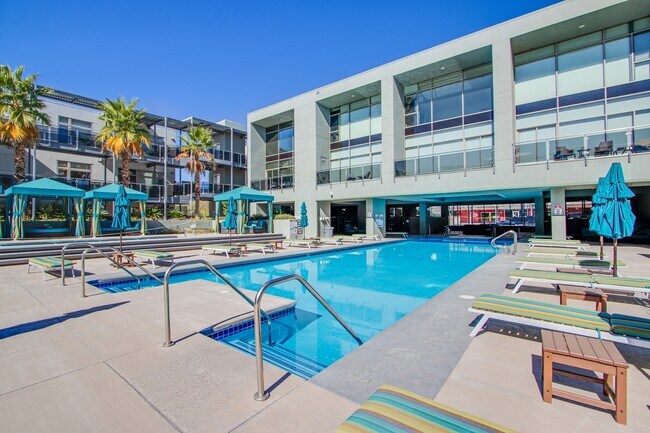 Building Photo - 8925 W Flamingo Rd