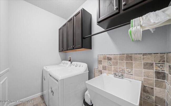 Building Photo - 4477 Trovita Cir