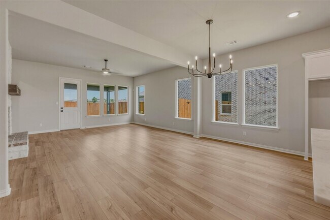 Building Photo - 2105 Bluebird Ln