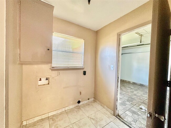 Building Photo - 4303 Balcones Dr