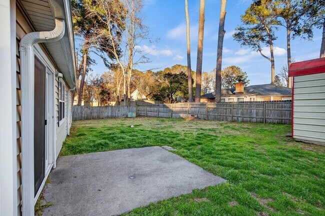 Building Photo - 112 Pipestone Dr