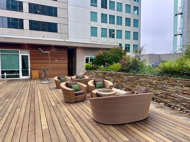 Building Photo - Modern 1 Bedroom Condo in SOMA!